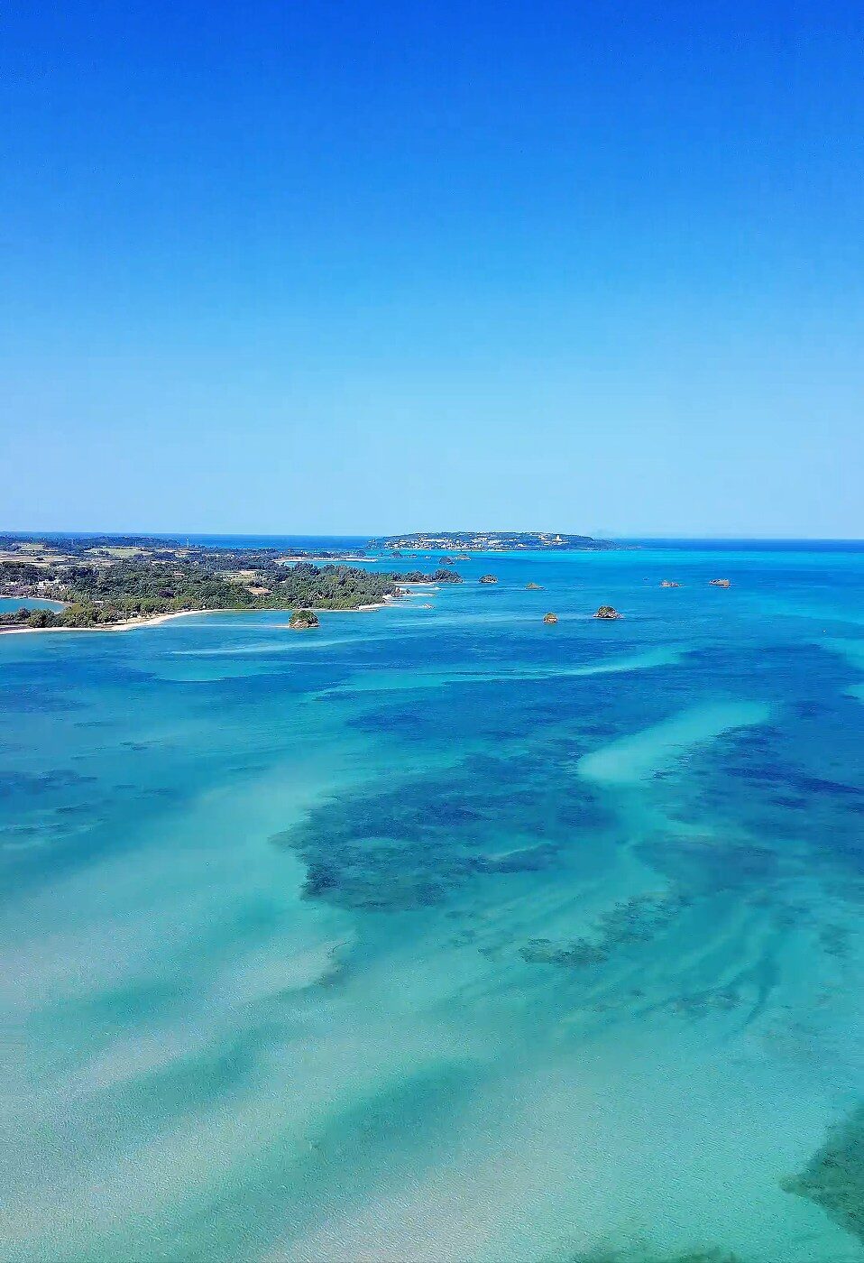 うむいの浜のリーフと海の空撮